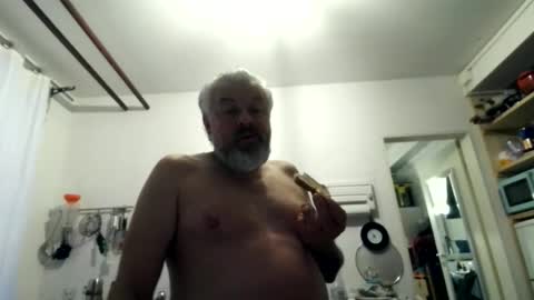 Snapshot of berg_boy chatting on 01/12/26, 06:51 Martin online show from 01/12/26, 06:51