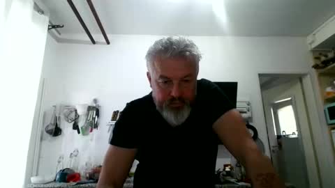 Snapshot of berg_boy chatting on 02/14/26, 09:17 Martin online show from 02/14/26, 09:17