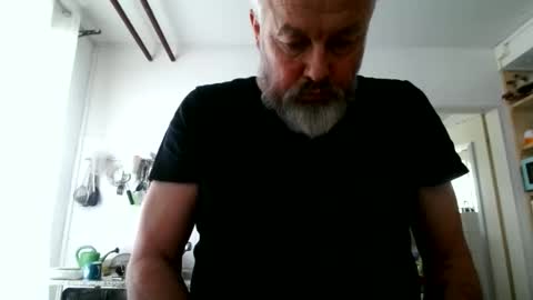 Snapshot of berg_boy chatting on 02/18/26, 02:35 Martin online show from 02/18/26, 02:35