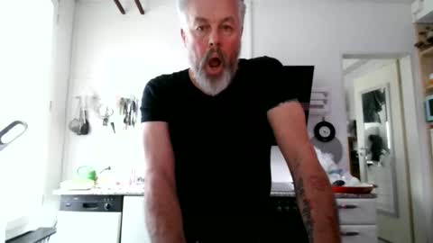 Snapshot of berg_boy chatting on 02/22/26, 04:16 Martin online show from 02/22/26, 04:16