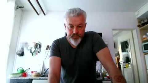 Snapshot of berg_boy chatting on 02/25/26, 07:07 Martin online show from 02/25/26, 07:07