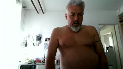 Snapshot of berg_boy chatting on 04/09/26, 02:11 Martin online show from 04/09/26, 02:11