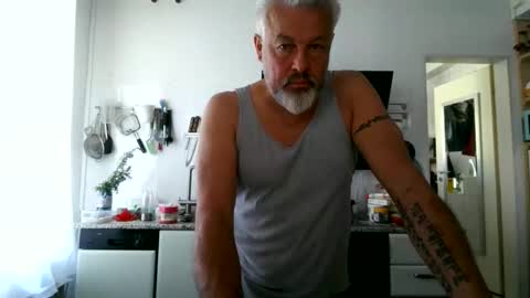 Snapshot of berg_boy chatting on 04/21/26, 10:10 Martin online show from 04/21/26, 10:10