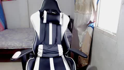 Snapshot of bergon30 chatting on 02/22/25, 06:41 Bergon77 online show from 02/22/25, 06:41