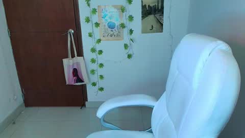 Snapshot of berlin_kaiser chatting on 02/21/25, 10:37 Berlin online show from 02/21/25, 10:37