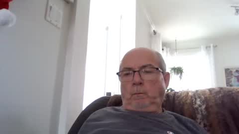 Snapshot of bernard1102 chatting on 12/02/24, 02:30 bernard1102 online show from 12/02/24, 02:30