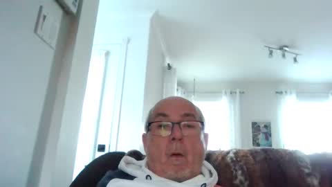 Snapshot of bernard1102 chatting on 12/03/24, 02:05 bernard1102 online show from 12/03/24, 02:05