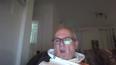 Snapshot of bernard1102 chatting on 12/03/24, 10:29 bernard1102 online show from 12/03/24, 10:29