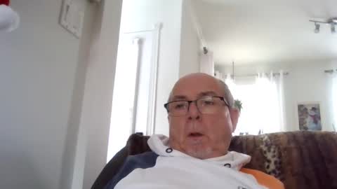 Snapshot of bernard1102 chatting on 12/04/24, 02:48 bernard1102 online show from 12/04/24, 02:48