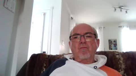 Snapshot of bernard1102 chatting on 12/13/24, 07:21 bernard1102 online show from 12/13/24, 07:21