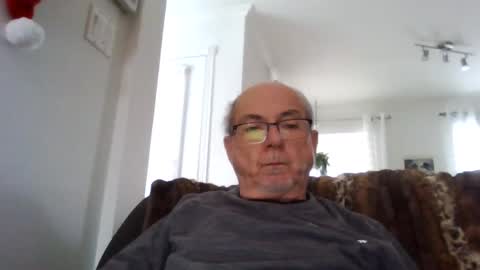 Snapshot of bernard1102 chatting on 12/18/24, 01:34 bernard1102 online show from 12/18/24, 01:34