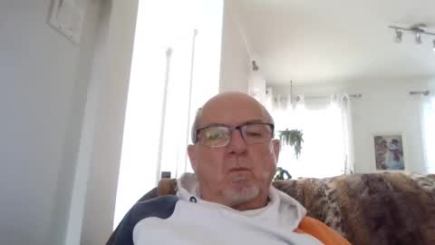 Snapshot of bernard1102 chatting on 01/14/25, 03:15 bernard1102 online show from 01/14/25, 03:15