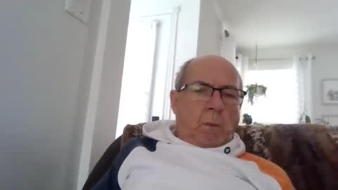 Snapshot of bernard1102 chatting on 01/27/25, 02:02 bernard1102 online show from 01/27/25, 02:02