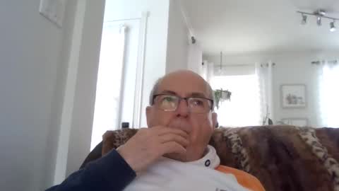 Snapshot of bernard1102 chatting on 01/27/25, 06:20 bernard1102 online show from 01/27/25, 06:20