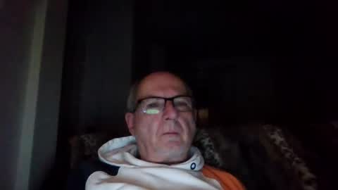 Snapshot of bernard1102 chatting on 01/28/25, 02:32 bernard1102 online show from 01/28/25, 02:32