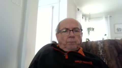 Snapshot of bernard1102 chatting on 02/28/25, 02:09 bernard1102 online show from 02/28/25, 02:09