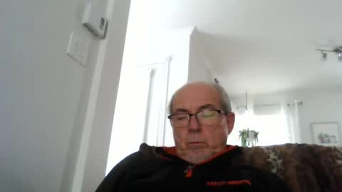 Snapshot of bernard1102 chatting on 03/05/25, 08:42 bernard1102 online show from 03/05/25, 08:42