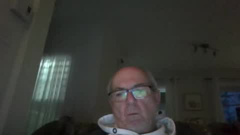 Snapshot of bernard1102 chatting on 03/06/25, 10:52 bernard1102 online show from 03/06/25, 10:52