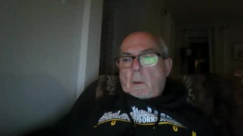 Snapshot of bernard1102 chatting on 09/16/25, 12:33 bernard1102 online show from 09/16/25, 12:33