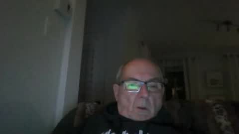 Snapshot of bernard1102 chatting on 09/17/25, 12:12 bernard1102 online show from 09/17/25, 12:12