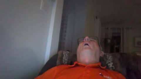 Snapshot of bernard1102 chatting on 09/18/25, 12:23 bernard1102 online show from 09/18/25, 12:23