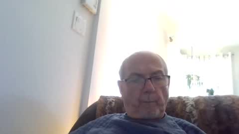 Snapshot of bernard1102 chatting on 09/21/25, 03:57 bernard1102 online show from 09/21/25, 03:57