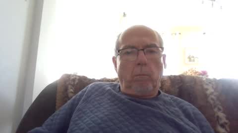 Snapshot of bernard1102 chatting on 10/04/25, 05:55 bernard1102 online show from 10/04/25, 05:55