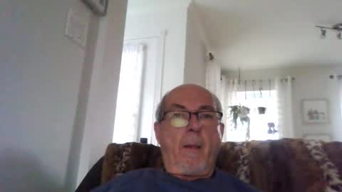 Snapshot of bernard1102 chatting on 10/20/25, 06:08 bernard1102 online show from 10/20/25, 06:08