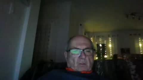 Snapshot of bernard1102 chatting on 01/06/26, 01:42 bernard1102 online show from 01/06/26, 01:42