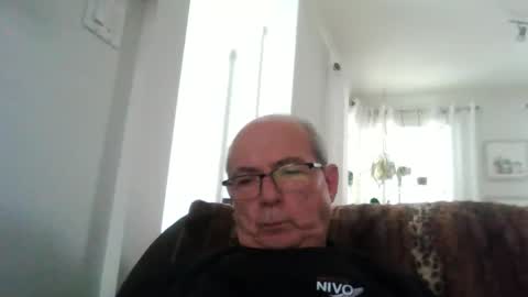 Snapshot of bernard1102 chatting on 01/08/26, 02:52 bernard1102 online show from 01/08/26, 02:52