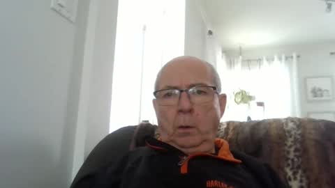 Snapshot of bernard1102 chatting on 02/14/26, 02:25 bernard1102 online show from 02/14/26, 02:25