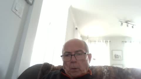Snapshot of bernard1102 chatting on 02/15/26, 07:32 bernard1102 online show from 02/15/26, 07:32