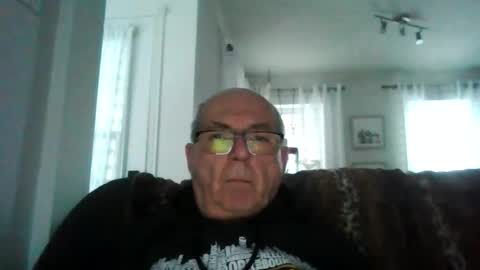 Snapshot of bernard1102 chatting on 02/17/26, 09:43 bernard1102 online show from 02/17/26, 09:43