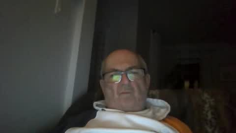 Snapshot of bernard1102 chatting on 04/21/26, 12:45 bernard1102 online show from 04/21/26, 12:45