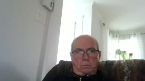 Snapshot of bernard1102 chatting on 06/18/26, 07:51 bernard1102 online show from 06/18/26, 07:51