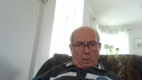 Snapshot of bernard1102 chatting on 06/19/26, 01:04 bernard1102 online show from 06/19/26, 01:04