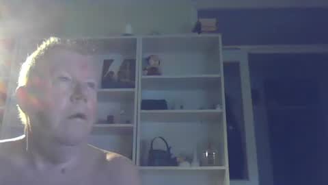 Snapshot of berra3232 chatting on 12/25/24, 04:22 berra online show from 12/25/24, 04:22