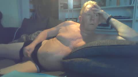 Snapshot of berra3232 chatting on 03/03/25, 05:42 berra online show from 03/03/25, 05:42