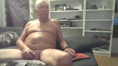 Snapshot of berra3232 chatting on 10/07/25, 02:03 berra online show from 10/07/25, 02:03