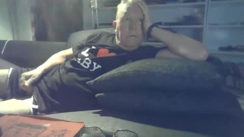 Snapshot of berra3232 chatting on 10/26/25, 08:59 berra online show from 10/26/25, 08:59