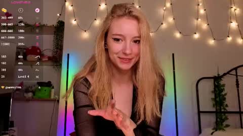 Hi Im NikaComing back online on Monday 3 online show from 06/10/26, 06:12