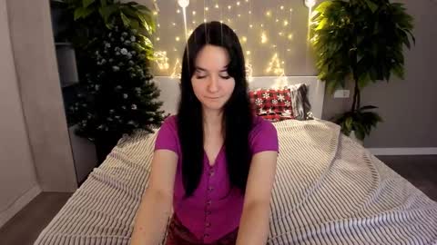 Snapshot of berrydiva chatting on 12/19/25, 09:44 Violette online show from 12/19/25, 09:44