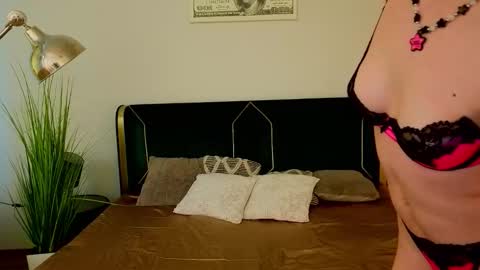 Snapshot of berrydiva chatting on 03/12/26, 02:56 Violette online show from 03/12/26, 02:56