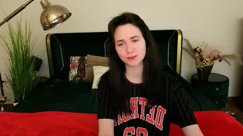 Snapshot of berrydiva chatting on 05/03/26, 07:53 Violette online show from 05/03/26, 07:53
