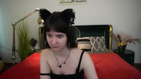 Snapshot of berrydiva chatting on 05/16/26, 06:32 Violette online show from 05/16/26, 06:32