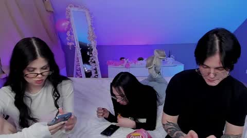 Danny and Kira online show from 01/25/25, 05:40
