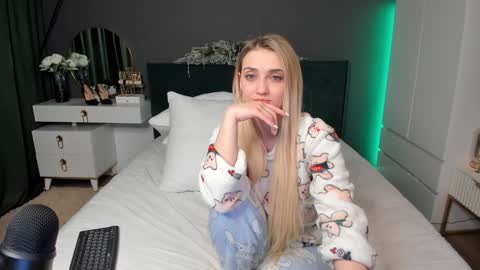 Amelia Ami Free Lovense control in pvt online show from 12/14/24, 03:47