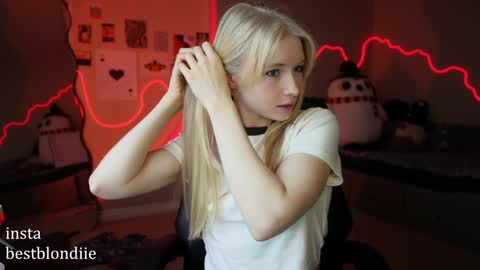 Chloe Next stream on Friday online show from 01/17/25, 05:19