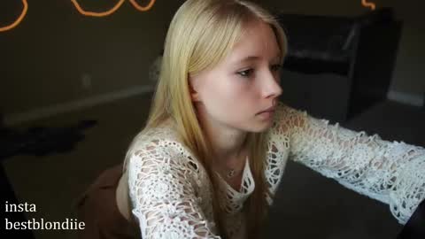 Chloe Next stream on Friday online show from 02/21/25, 06:15