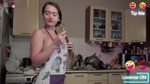 Snapshot of bestchick chatting on 10/08/25, 06:38 Adria online show from 10/08/25, 06:38